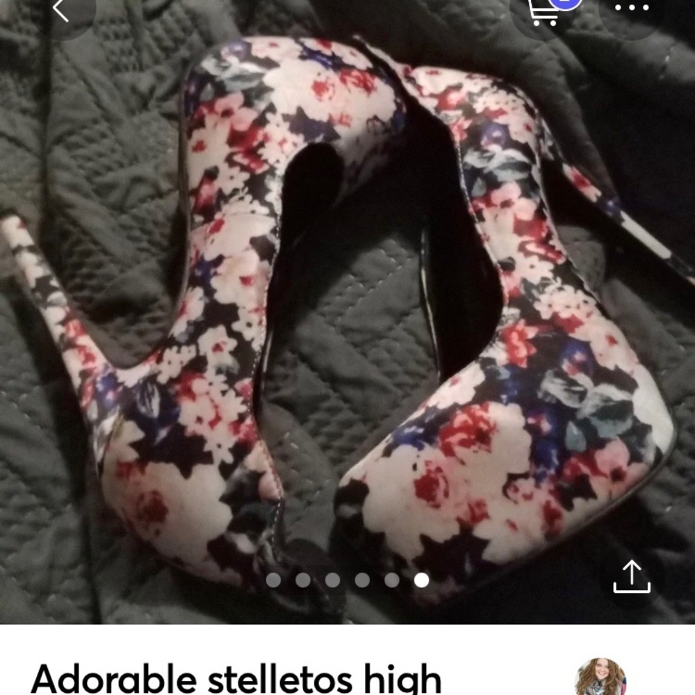 Beautiful floral heels like new only been worn once pictures don’t do justice!